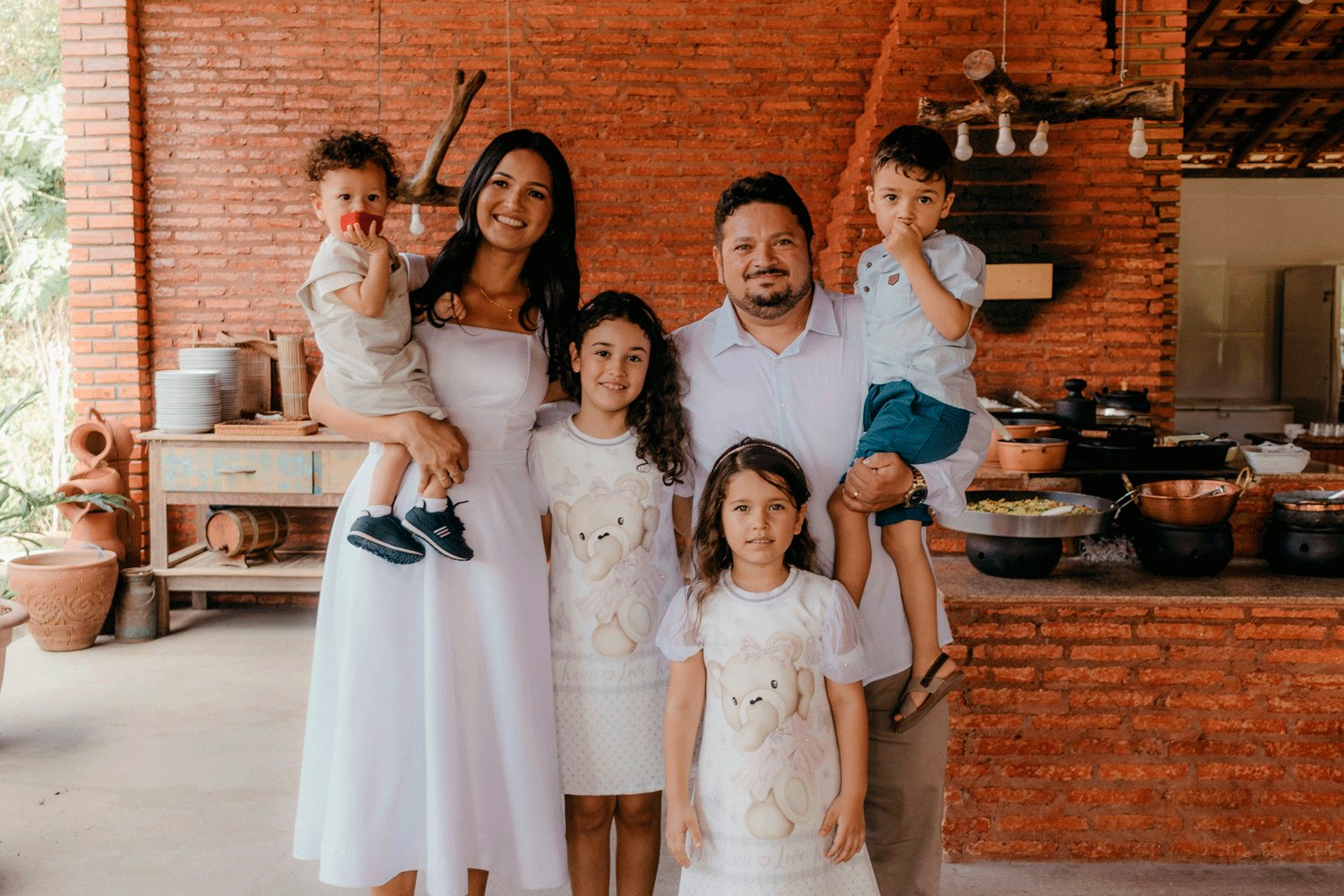 Familia mexicana protegida con seguros de Chapa Seguros y Fianzas